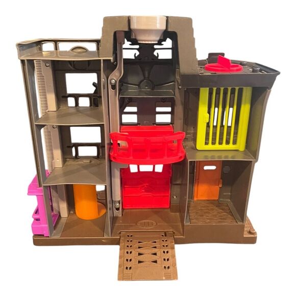 Fisher-Price 2013 Batman Gotham City Crime Alley Playset‎ - Picture 2 of 4